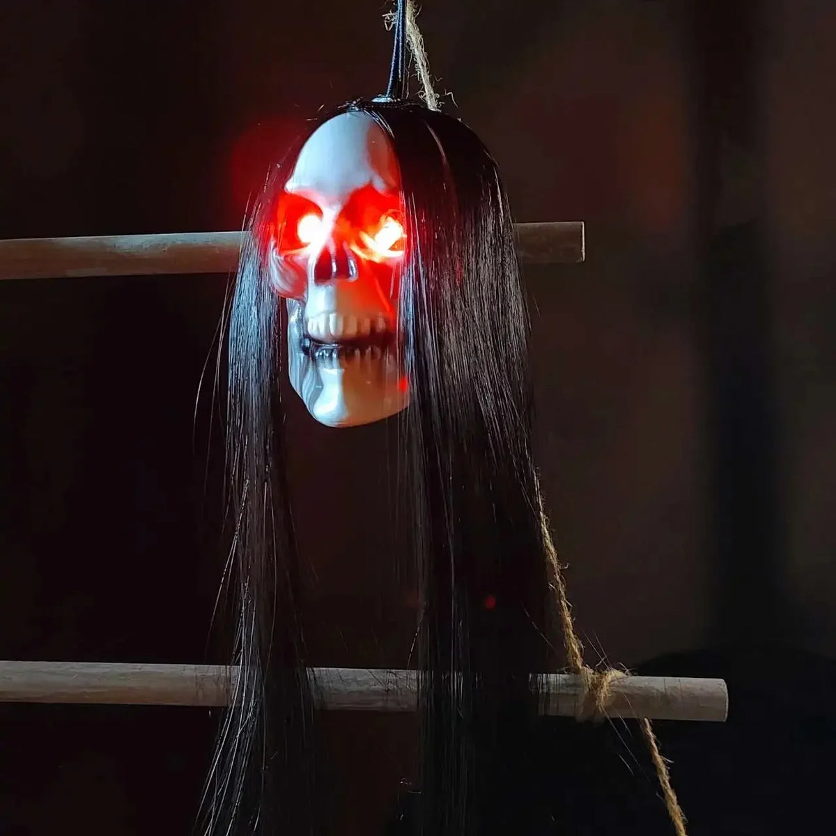 Fantôme aux cheveux longs — Décoration à suspendre, 50 cm