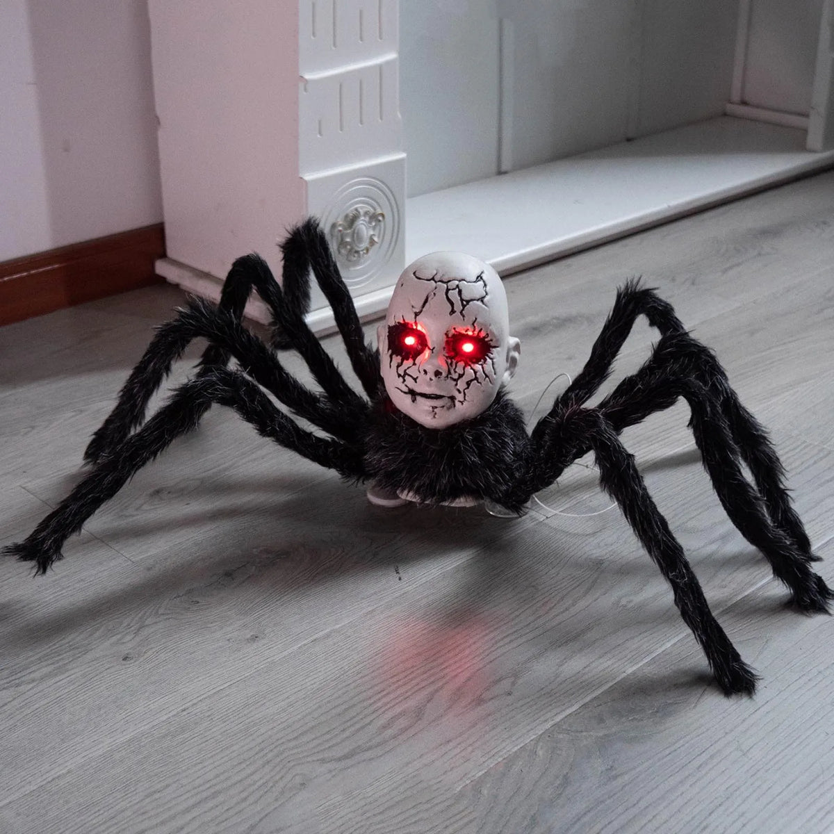 Araignée Possédée — Visage de poupée animé